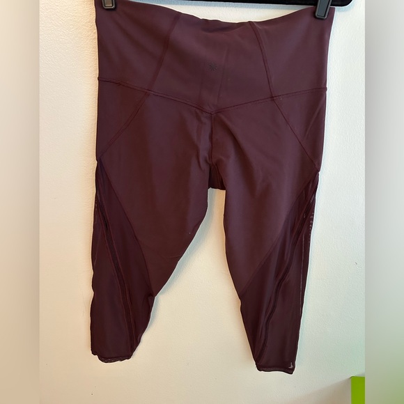 Athleta Shakti Mesh 7/8 Tight in Spiced Cabernet 1x EUC - Picture 8 of 11